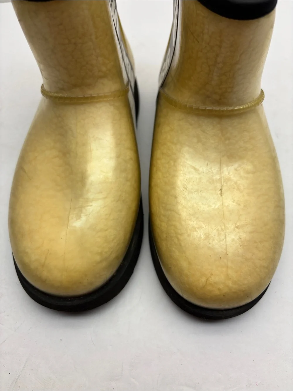 UGG Cream Shearling-Lined Boot Interior, SZ 5 for big girl, box 65